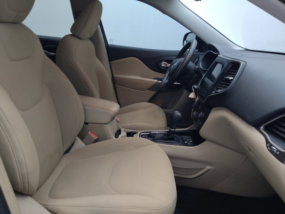 Used 2019 Jeep Cherokee Latitude w/ Popular Appearance Group FWD image 21