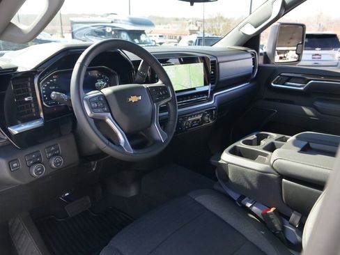 Used 2025 Chevrolet Silverado 2500 LT w/ Convenience Package AWD/4WD image 2
