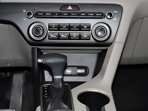 Used 2020 Kia Sportage LX FWD image 8