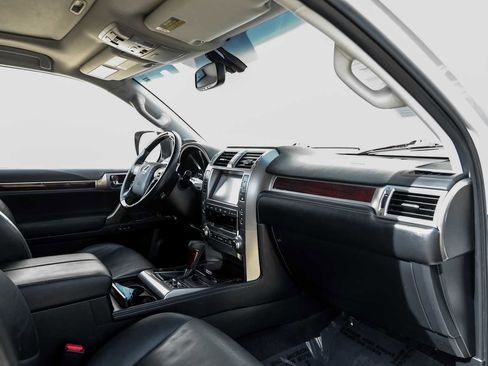 Used 2017 Lexus GX 460 Premium image 16