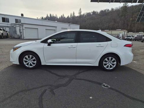 Used 2021 Toyota Corolla LE w/ Carpet Mat Package (TMS) image 8