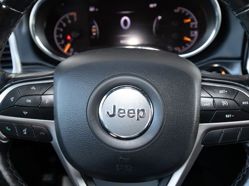 Used 2020 Jeep Grand Cherokee Altitude image 21