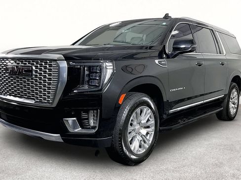 Used 2022 GMC Yukon XL Denali AWD/4WD image 14