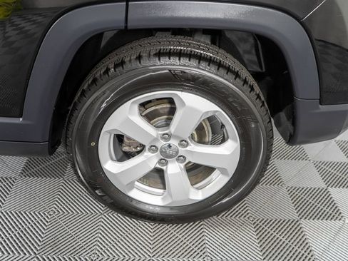 Used 2018 Jeep Compass Latitude w/ Popular Equipment Group FWD image 25