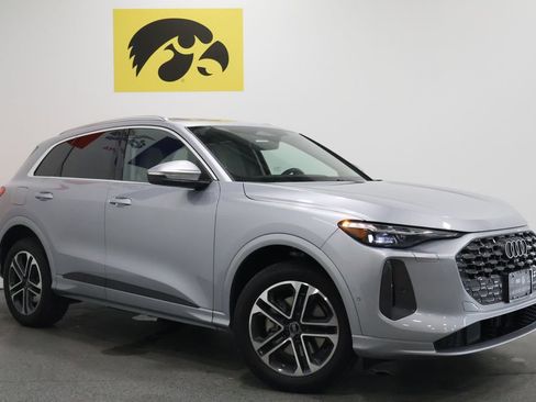 Used 2025 Audi Q5 Premium Plus w/ Premium Plus image 2