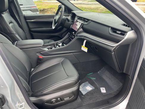 New 2025 Jeep Grand Cherokee Limited image 11