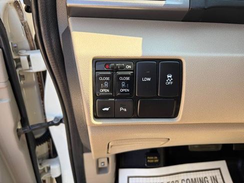 Used 2014 Honda Odyssey Touring image 25