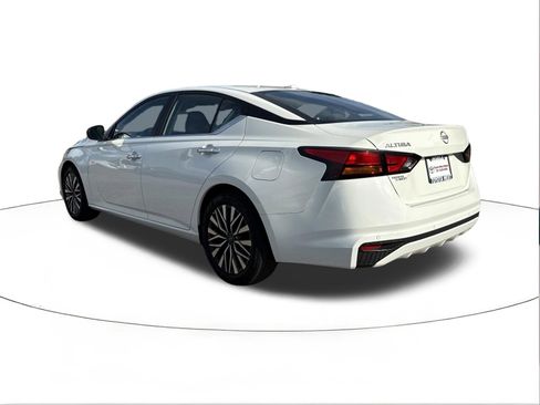 Used 2025 Nissan Altima 2.5 SV FWD image 5