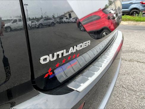 New 2025 Mitsubishi Outlander AWD image 11
