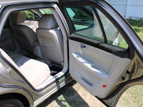 Used 2011 Cadillac DTS image 28