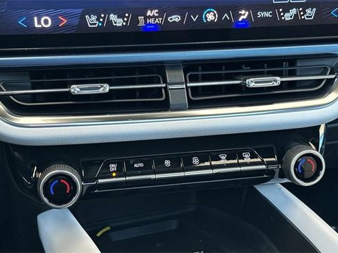 New 2025 Chevrolet Equinox EV LT image 27