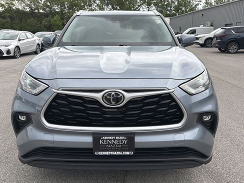 Used 2021 Toyota Highlander XLE AWD/4WD image 11