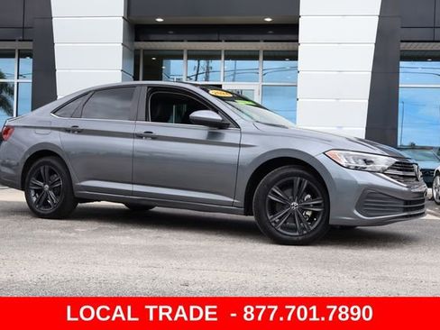 Used 2024 Volkswagen Jetta SE FWD image 2