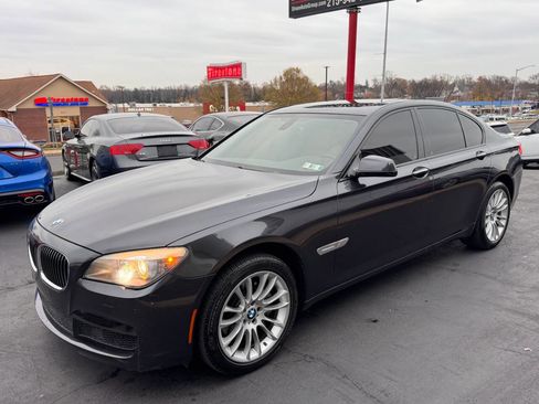 Used 2011 BMW 740i image 4