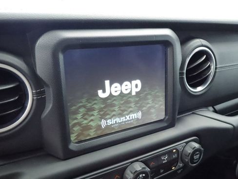 Used 2018 Jeep Wrangler Unlimited Sahara w/ Uconnect 4C Nav & Sound Group AWD/4WD image 31