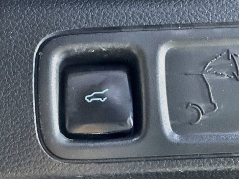 Used 2022 Ford Expedition XLT RWD image 32