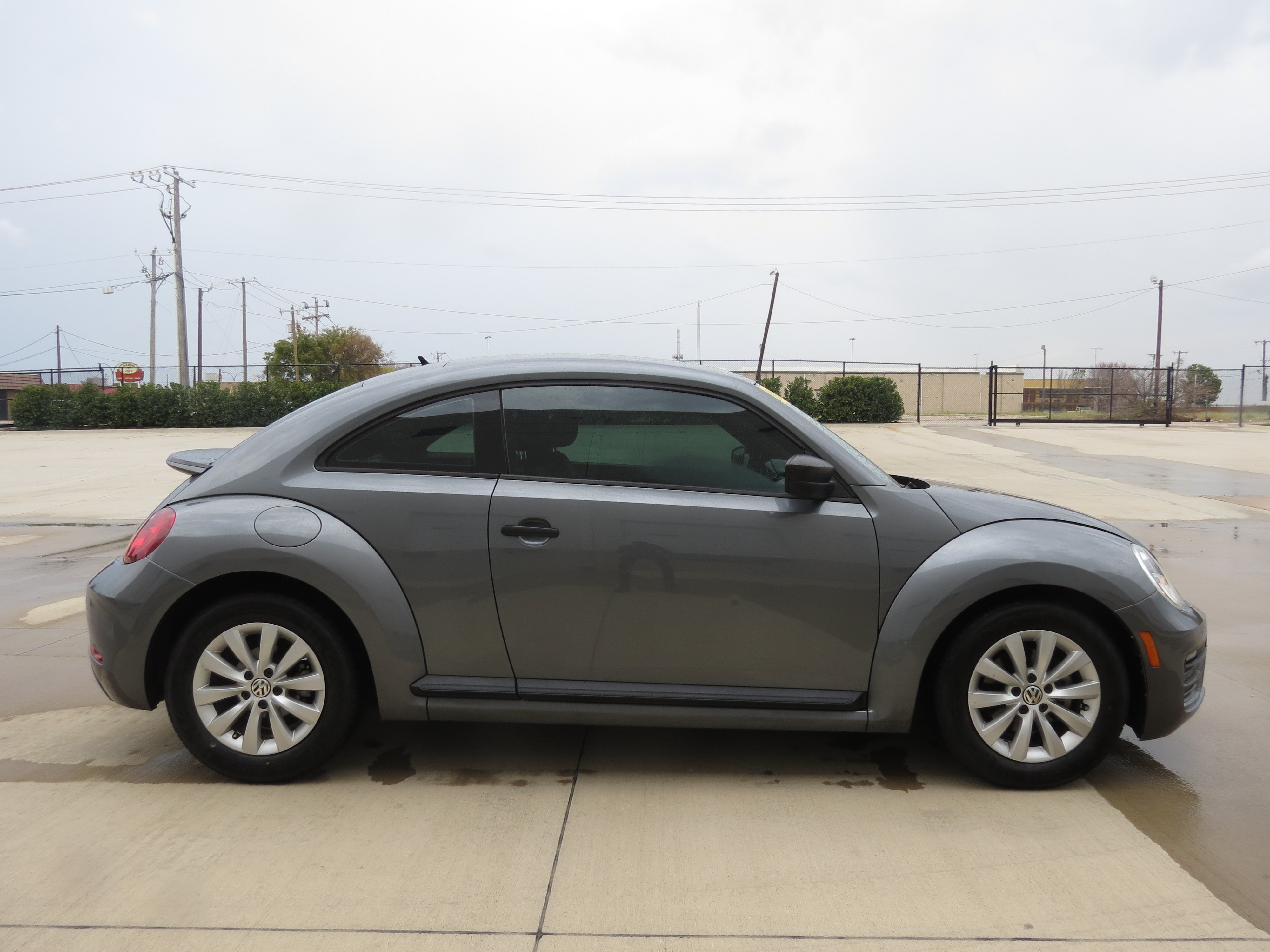 Used 2017 Volkswagen Beetle 1.8T S FWD image 6