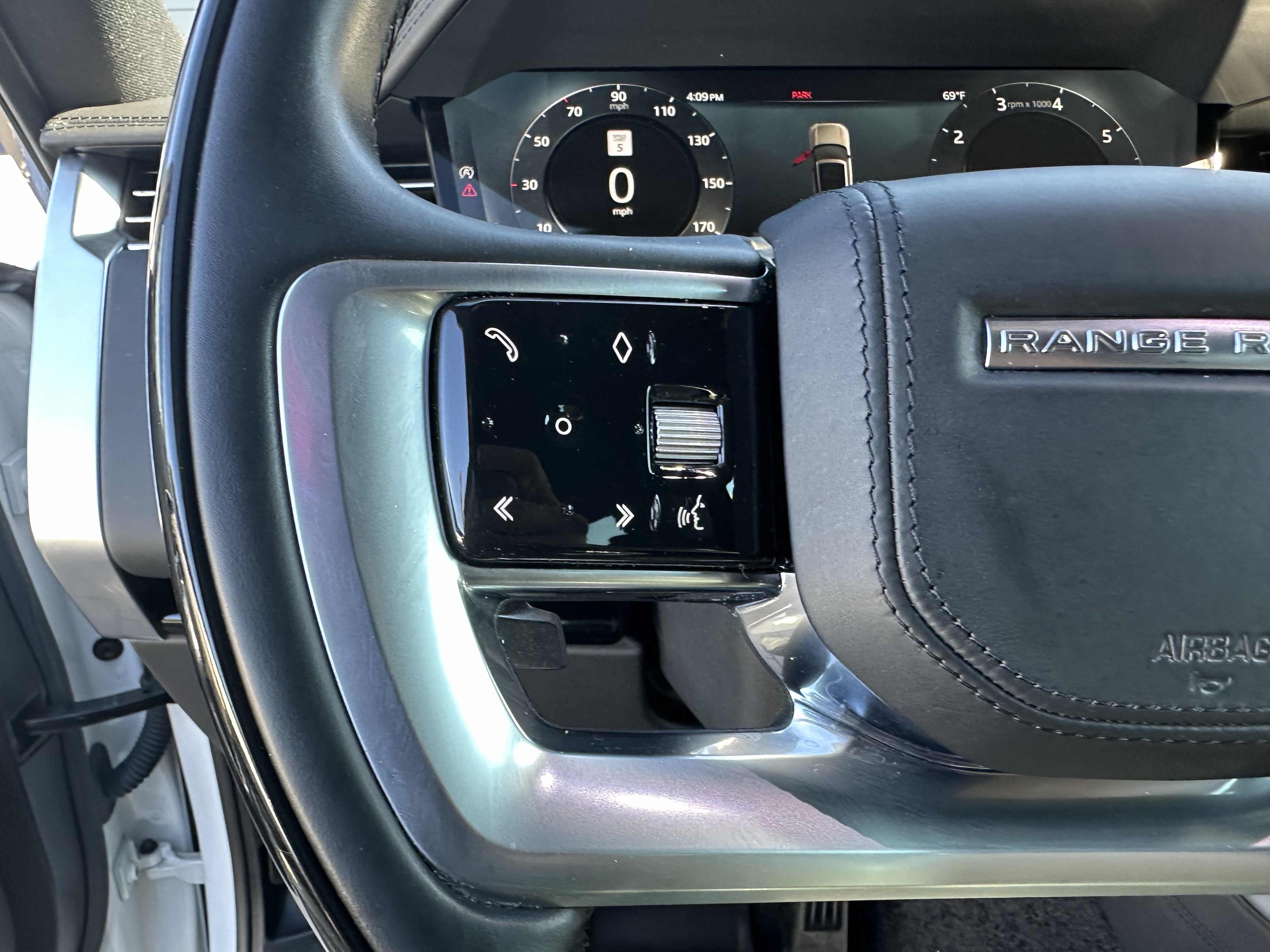Certified 2023 Land Rover Range Rover SE AWD/4WD image 31