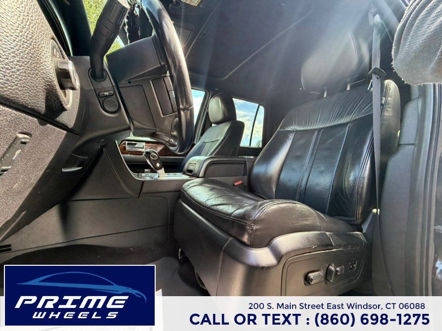 Used 2015 Lincoln Navigator 2WD image 10