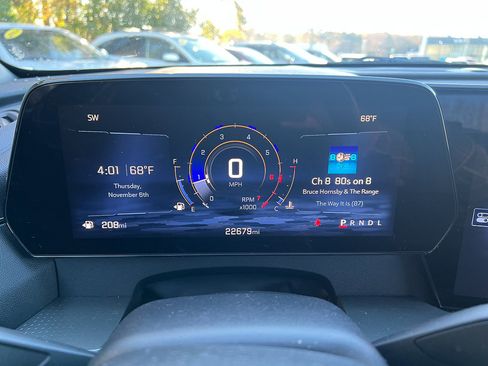 Used 2025 Chevrolet Traverse LT image 19