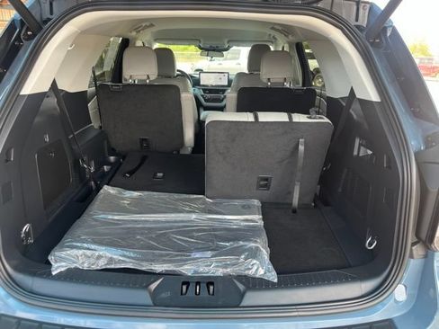 Used 2026 Ford Explorer Active w/ Active Comfort Package RWD image 9