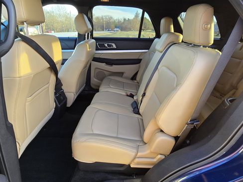 Used 2017 Ford Explorer XLT w/ Equipment Group 202A image 14