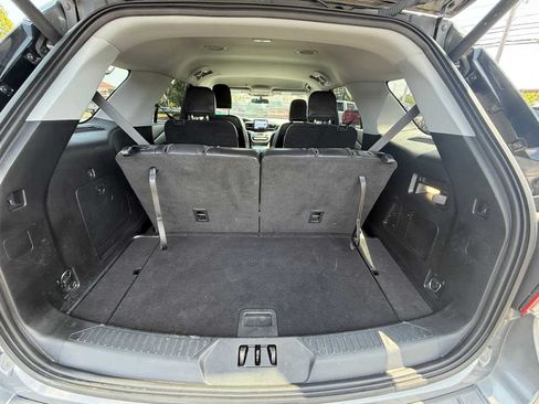 Used 2021 Ford Explorer XLT w/ Equipment Group 202A AWD/4WD image 9