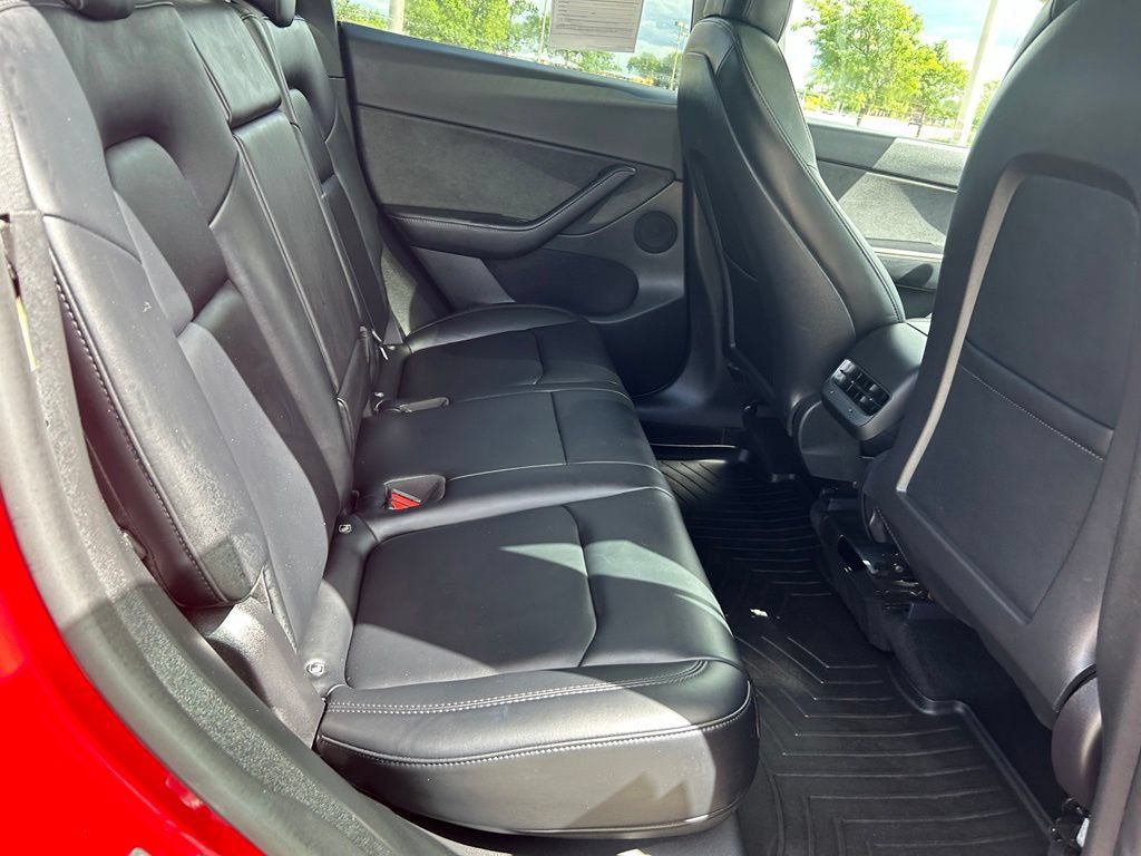 Used 2022 Tesla Model Y Performance AWD/4WD image 25