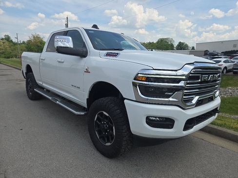 Used 2025 RAM 2500 Laramie AWD/4WD image 2