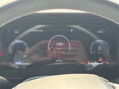 Used 2024 Jeep Grand Cherokee Limited w/ Black Appearance Package image 35