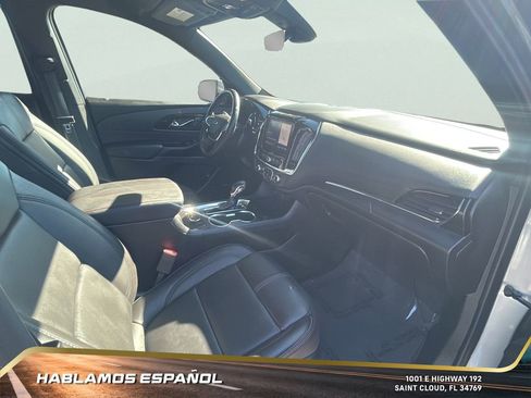 Used 2023 Chevrolet Traverse RS image 32