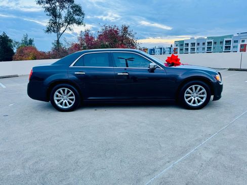 Used 2012 Chrysler 300 Limited RWD image 9