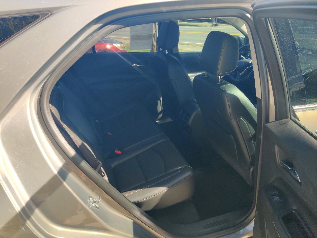 Used 2018 Chevrolet Equinox Premier w/ LPO, Floor Liner Package AWD/4WD image 17