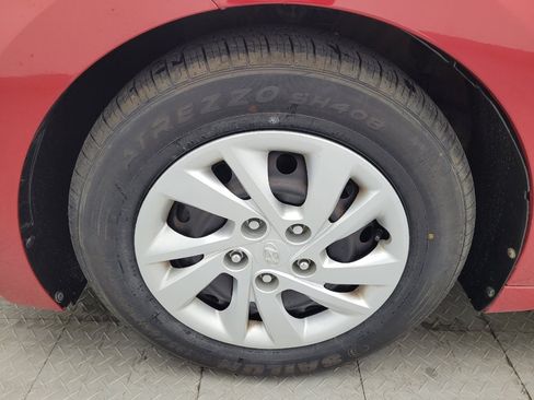 Used 2017 Hyundai Elantra SE w/ Cargo Package image 31