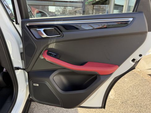 Used 2020 Porsche Macan image 43