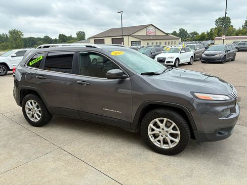 Used 2014 Jeep Cherokee Latitude w/ Cold Weather Group AWD/4WD image 4