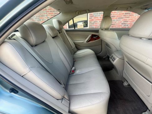 Used 2011 Toyota Camry XLE w/ XLE Extra-Value Pkg #2 FWD image 32
