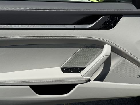 Certified 2025 Porsche 911 Carrera image 17