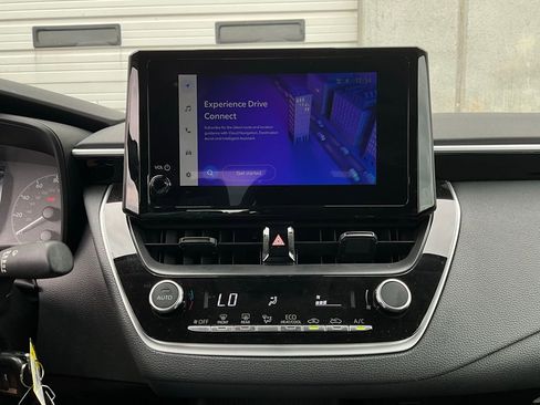 Used 2025 Toyota Corolla LE image 23