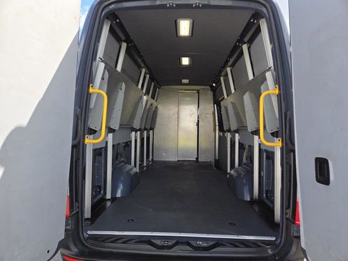 Used 2019 Mercedes-Benz Sprinter 170 image 16