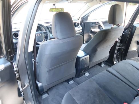 Used 2016 Toyota RAV4 LE FWD image 17