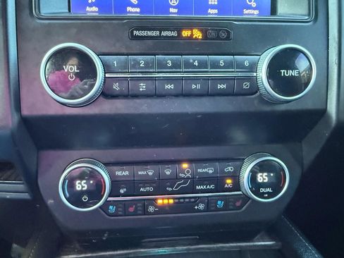 Used 2021 Ford Expedition Limited image 32