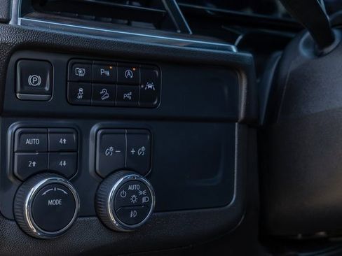 Used 2025 Chevrolet Suburban Z71 image 23