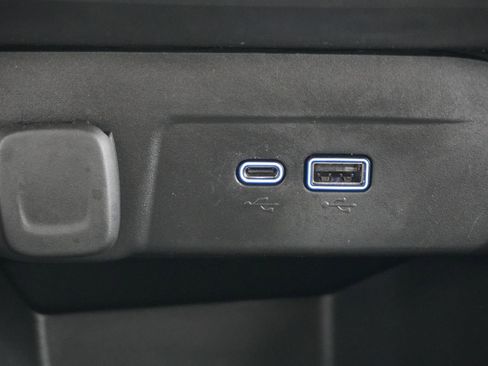 Used 2025 Chevrolet Trax RS w/ Sunroof Package FWD image 28