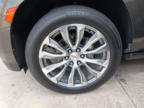 Used 2021 GMC Yukon XL Denali w/ Denali Premium Package AWD/4WD image 12