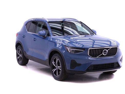 Certified 2024 Volvo XC40 B5 Core image 3