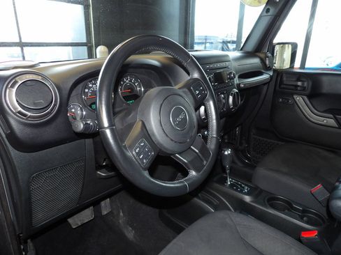 Used 2018 Jeep Wrangler Unlimited Sport S image 27