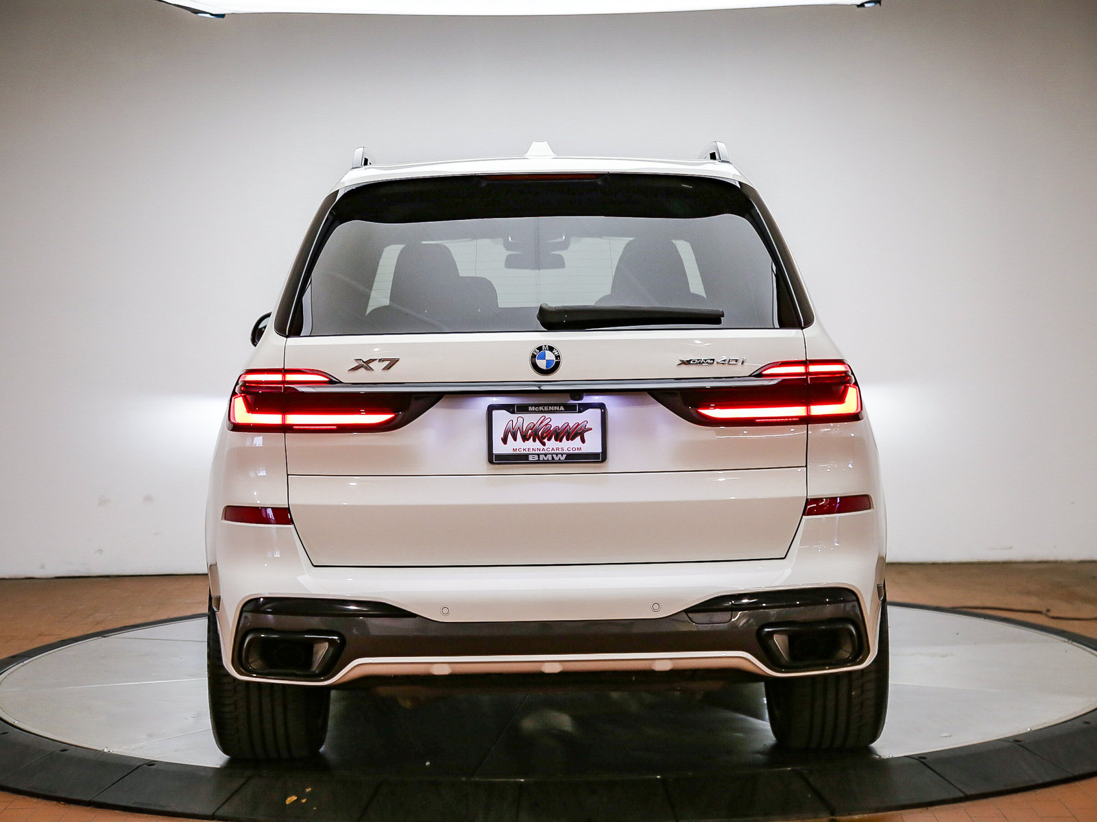 Used 2024 BMW X7 xDrive40i w/ M Sport Package AWD/4WD image 6
