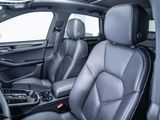 Certified 2025 Porsche Macan image 5