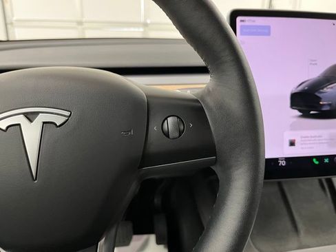 Used 2024 Tesla Model Y 2WD image 28
